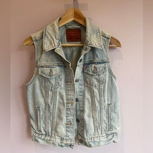 Levi’s denim vest
